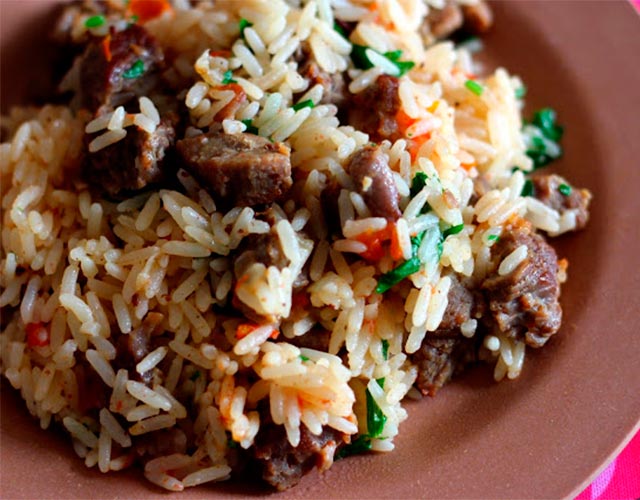Receta tradicional de arroz con carne