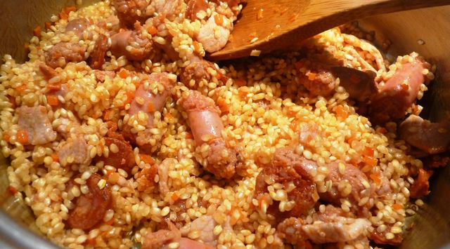 Receta tradicional de arroz con carne