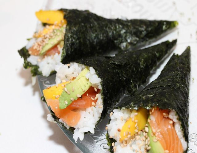 Receta de Temaki, el sushi en cono de alga