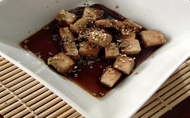 Tofu con salsa de soja 