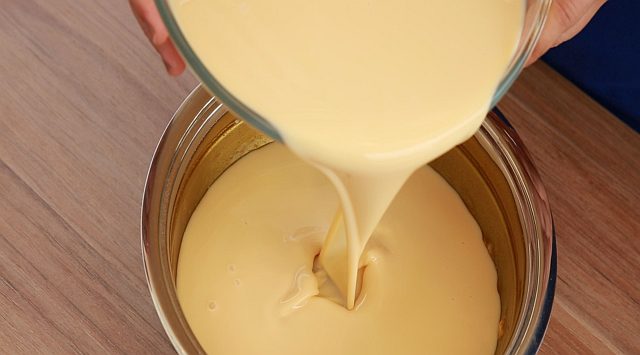 Gelatina de leche condensada (sin colores)