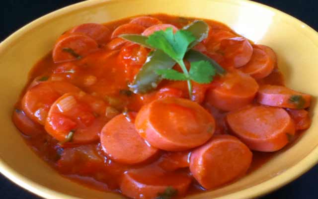 Salchichas en salsa de tomate