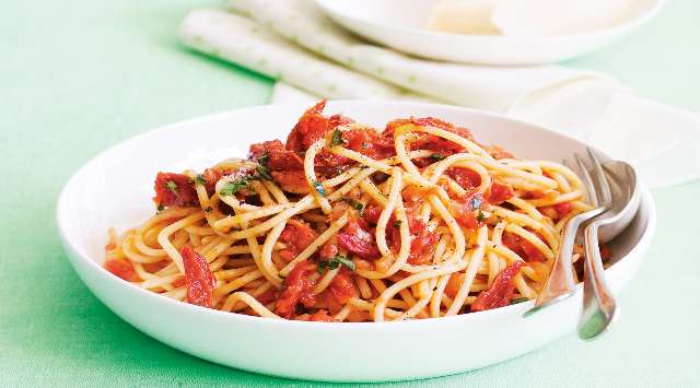 Espaguetis Integrales con Salsa de Tomate Fresco