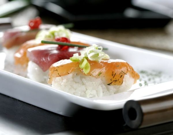 Sushi de salmón y atún