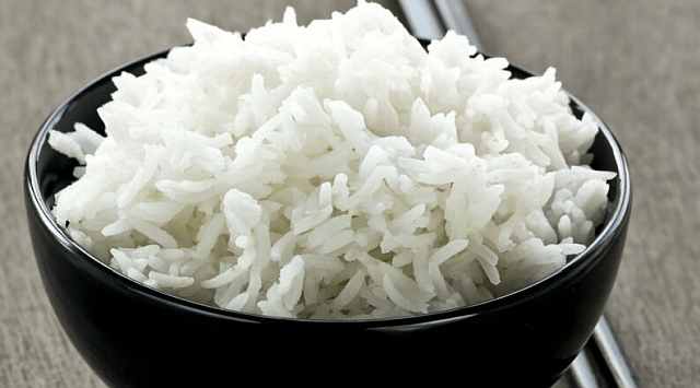 Ensalada de arroz con atún y tocineta