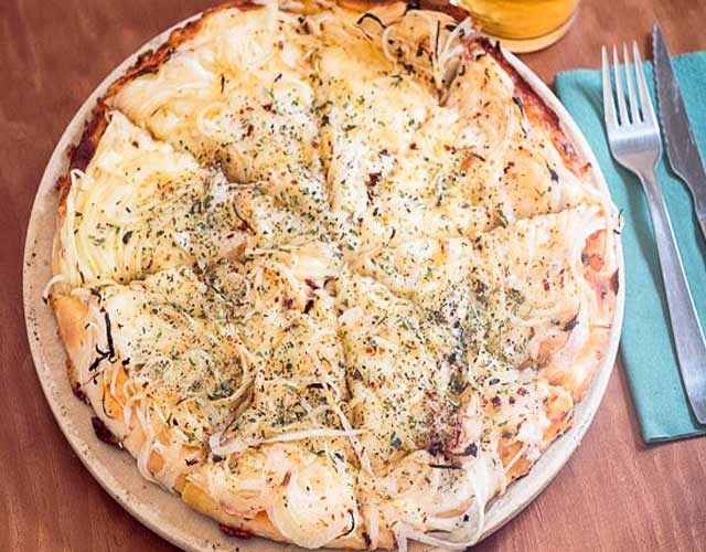 Receta Casera De Pizza Fugazzeta Rellena Pizza Argentina Pinterest