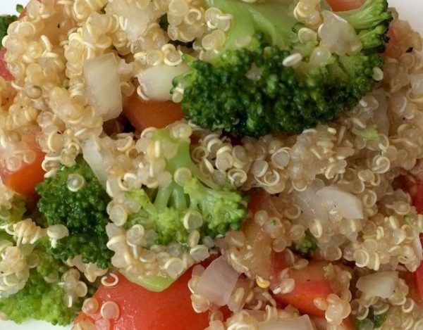 Ensalada de brócoli con quinoa y lima