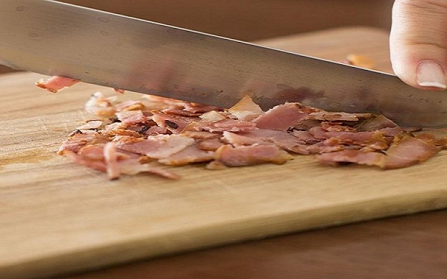 Espinacas con bechamel y bacon