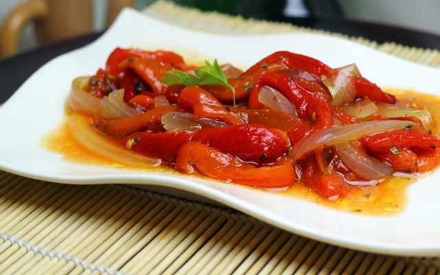 Ensalada de tomate y pimiento asado